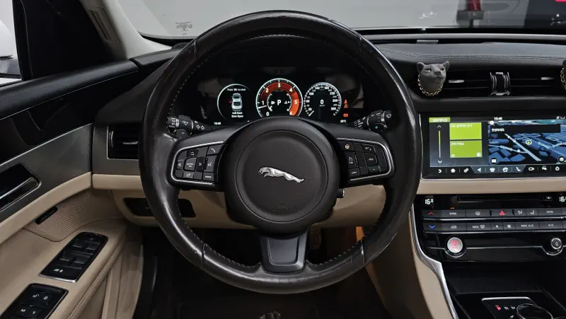 Jaguar XF