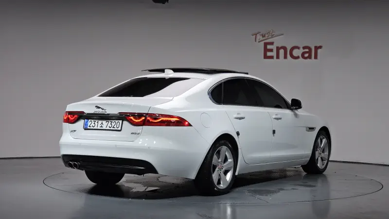 Jaguar XF