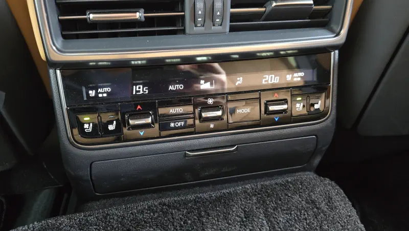 Lexus LX570