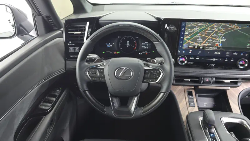 Lexus LM500h