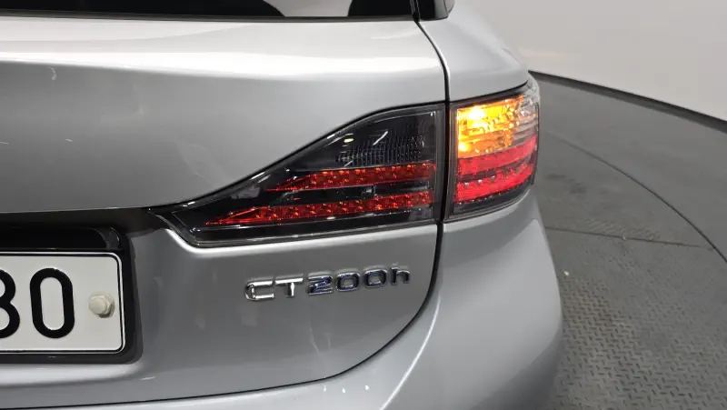 Lexus CT200h