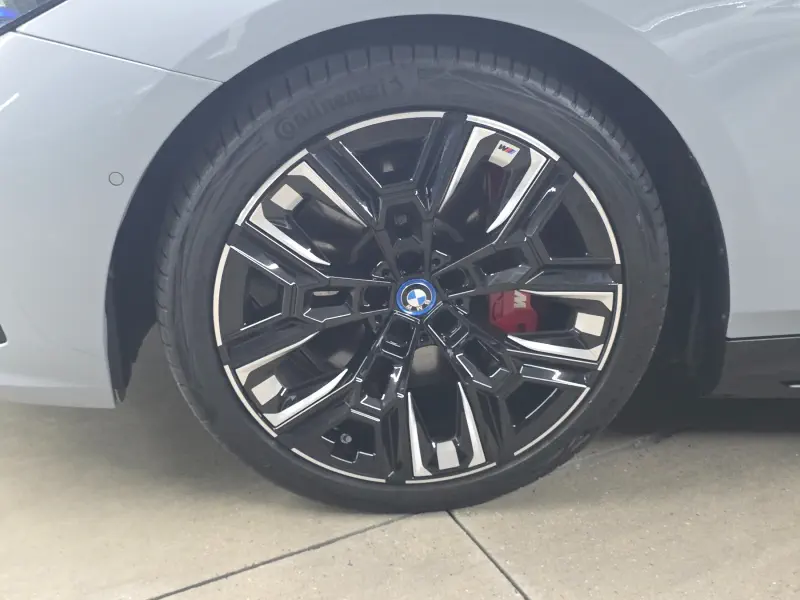 BMW i5