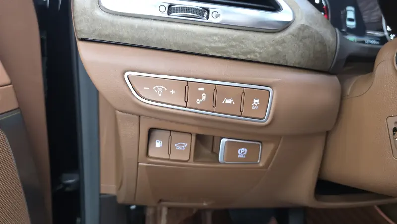 Genesis G90