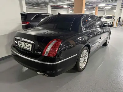 Kia Opirus