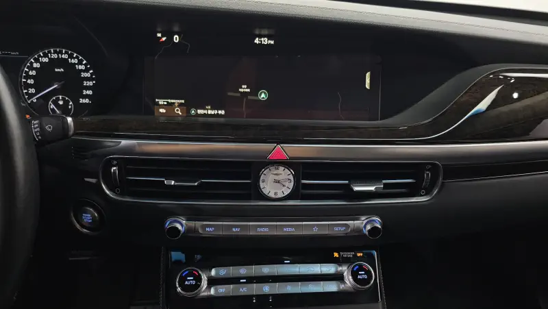 Genesis G90