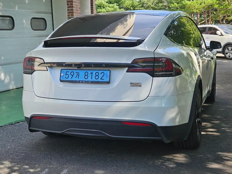 Tesla MODEL X