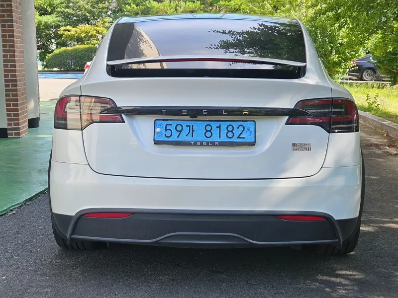 Tesla MODEL X