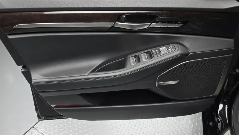 Genesis EQ900