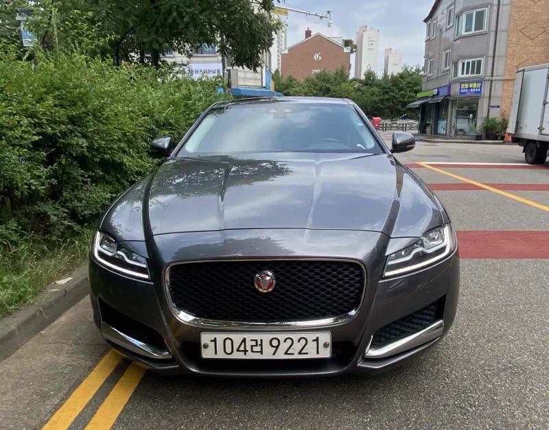 Jaguar XF