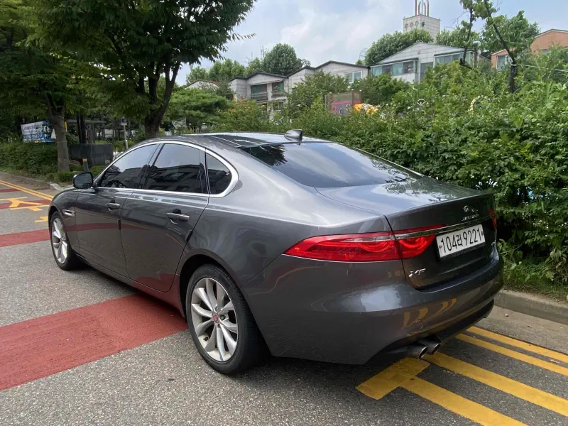 Jaguar XF