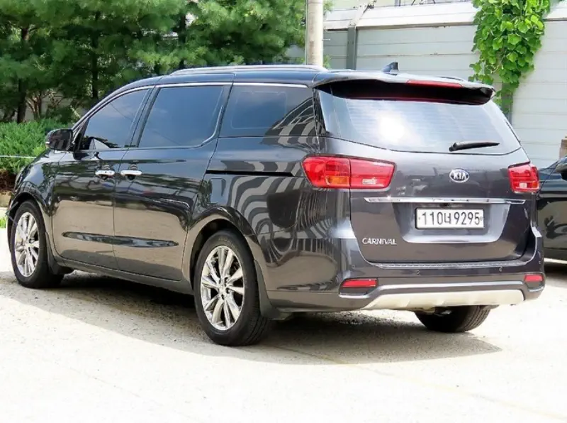 Kia Carnival