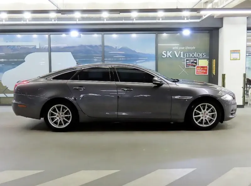 Jaguar XJ