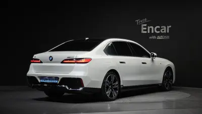 BMW i7