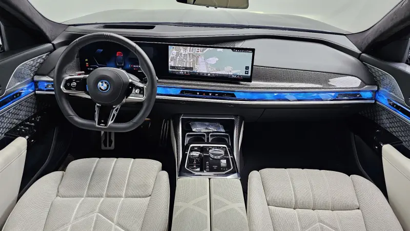 BMW i7