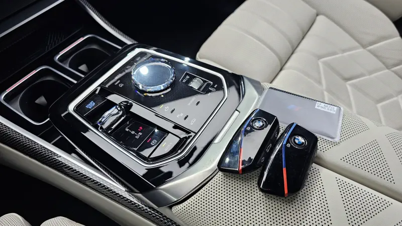 BMW i7