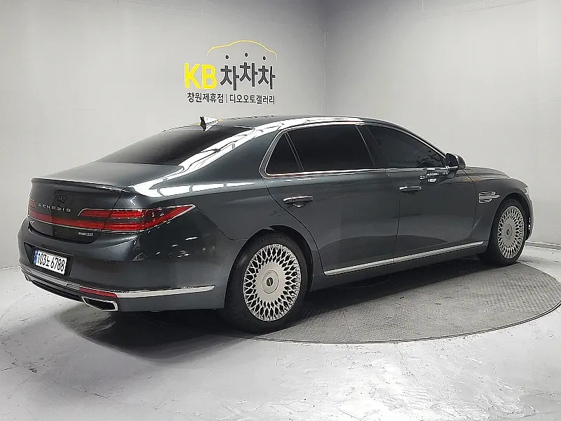 Genesis G90