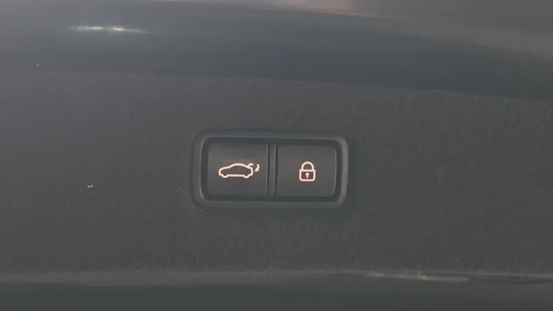 Genesis EQ900