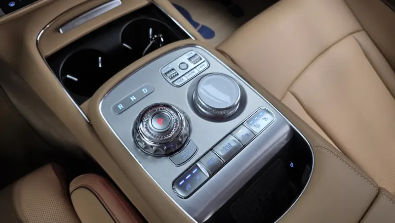 Genesis G90