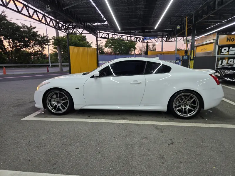 Infiniti G37