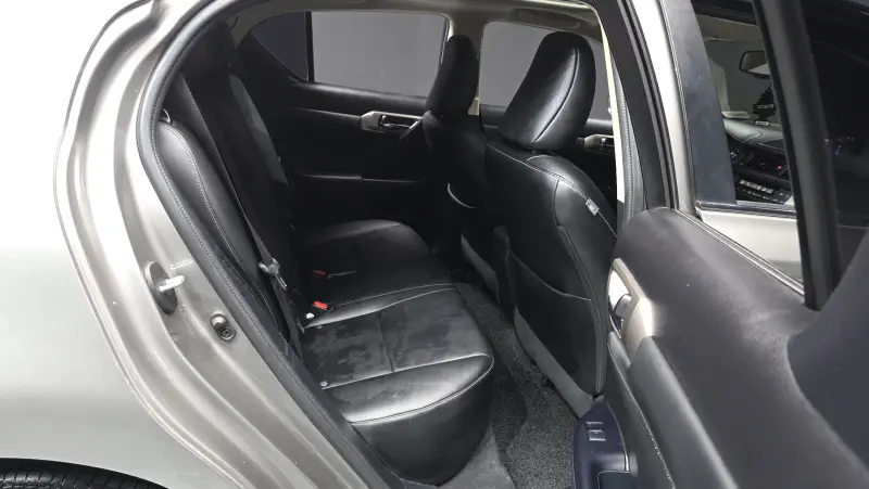 Lexus CT200h