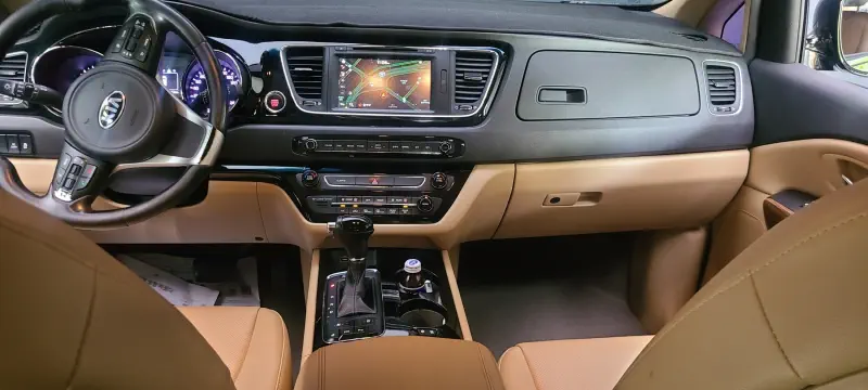 Kia Carnival