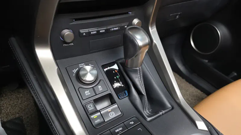 Lexus NX300h