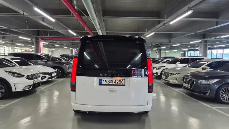 Hyundai Staria