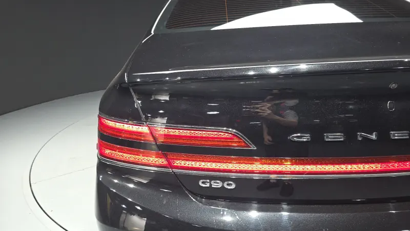 Genesis G90