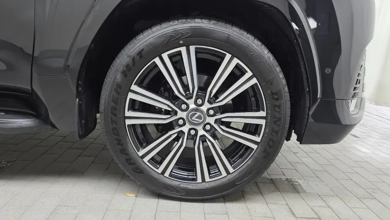 Lexus LX570