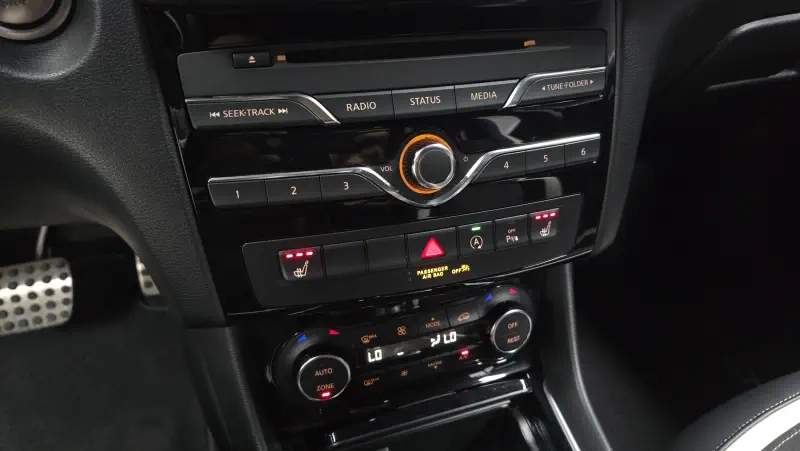Infiniti Q30