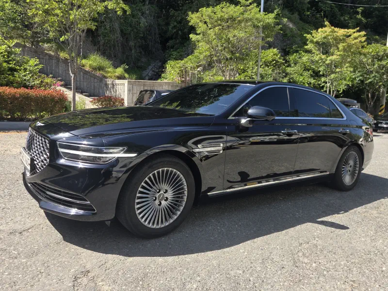 Genesis G90