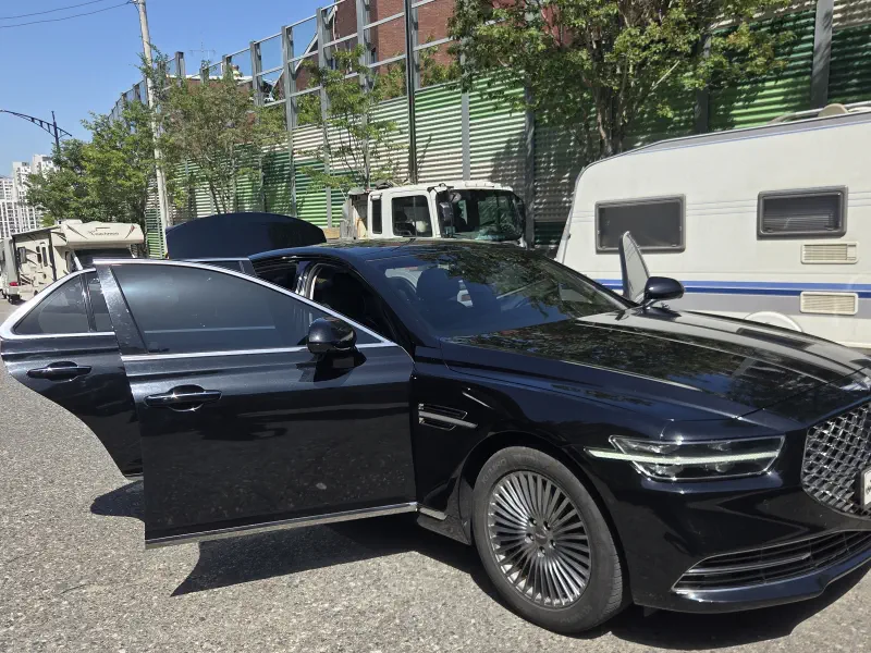 Genesis G90