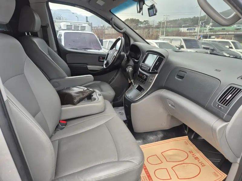 Hyundai Grand Starex