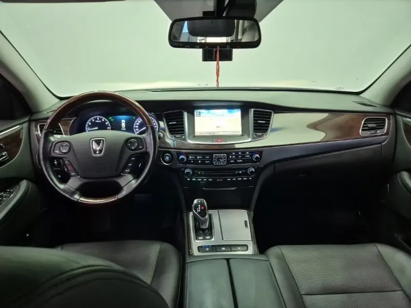 Hyundai Equus
