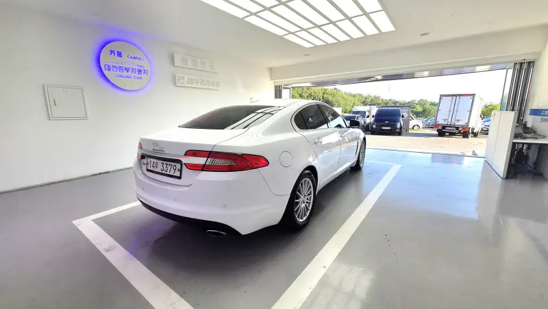 Jaguar XF