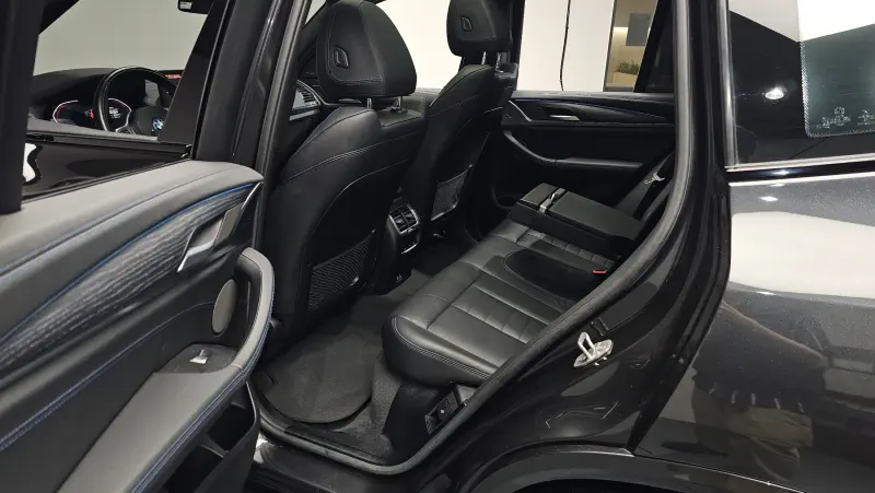 BMW iX3