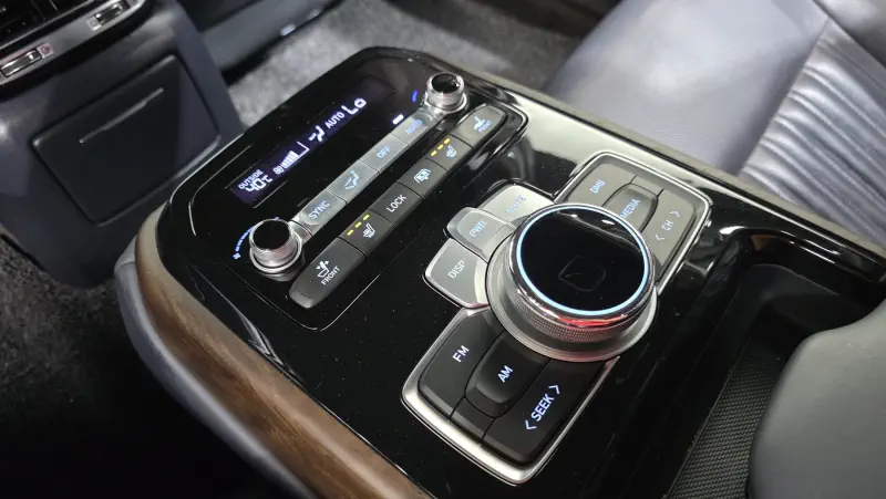 Genesis G90