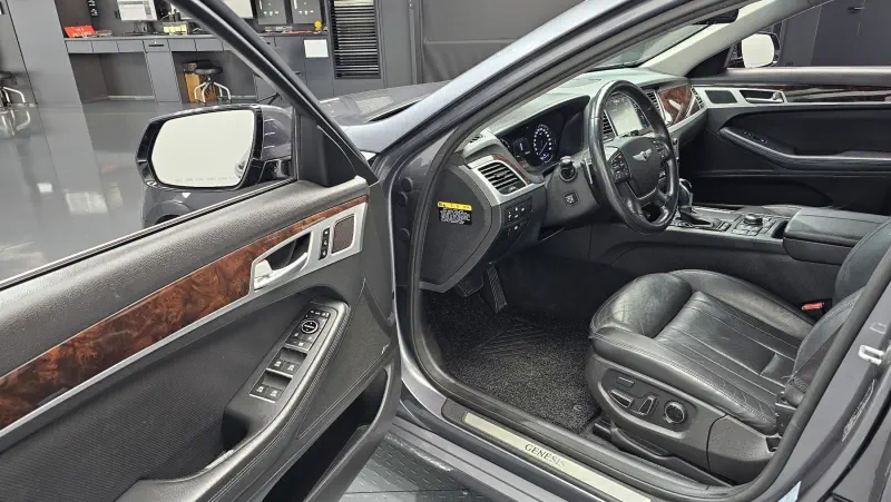 Hyundai Genesis