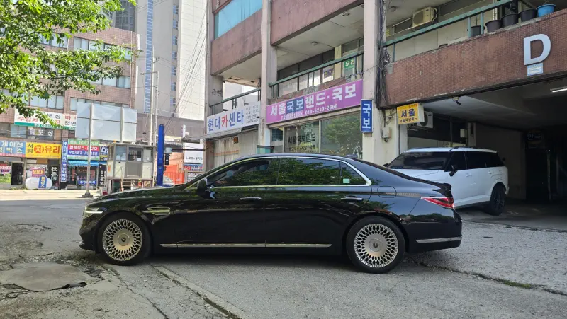 Genesis G90