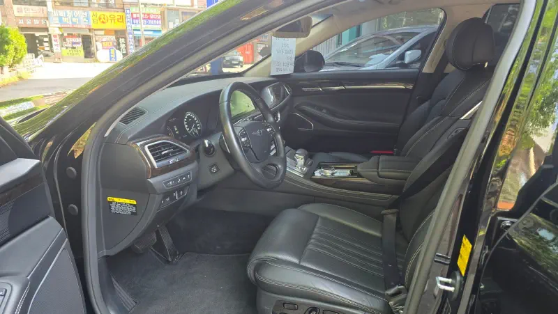 Genesis G90
