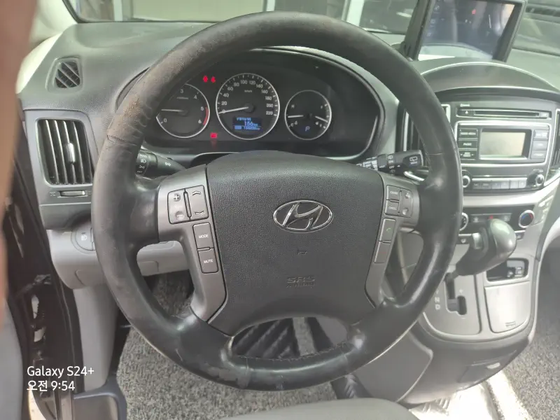 Hyundai Grand Starex