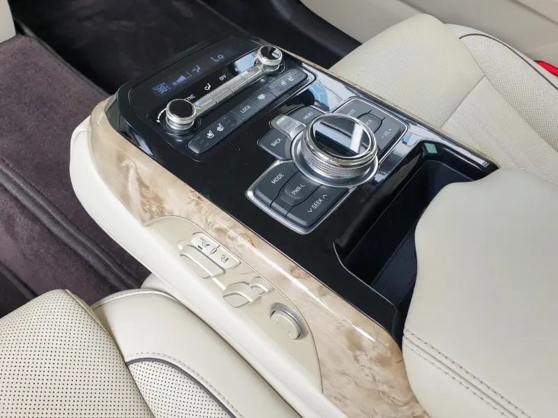 Genesis EQ900