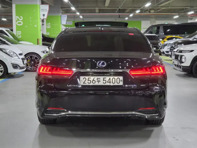 Lexus LS