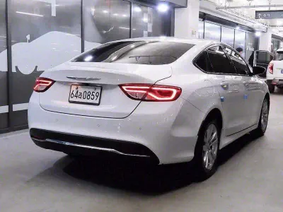 Chrysler 200