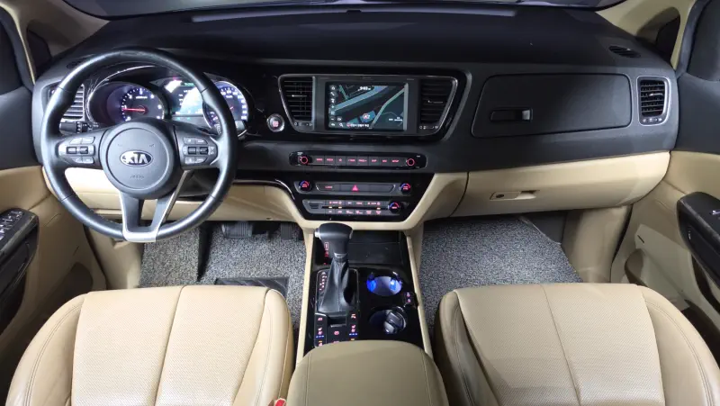 Kia Carnival