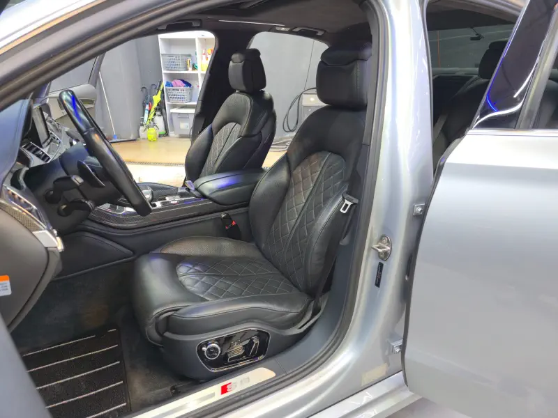 Audi S8