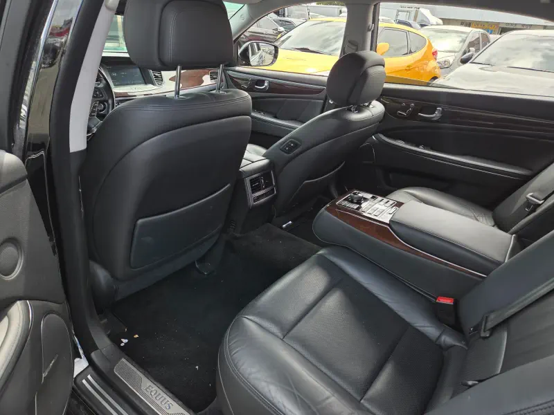 Hyundai Equus