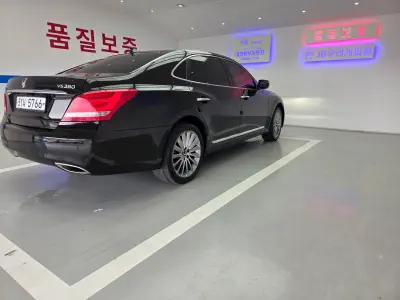 Hyundai Equus