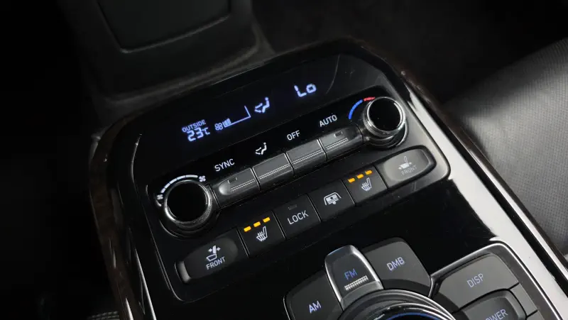 Genesis EQ900