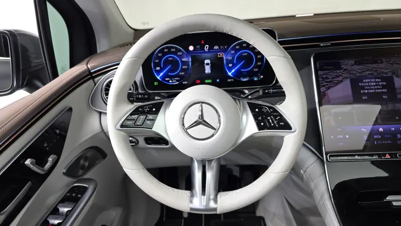 Mercedes-Benz EQE